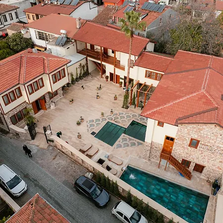 Dumos Hotel