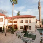 Dumos Hotel *