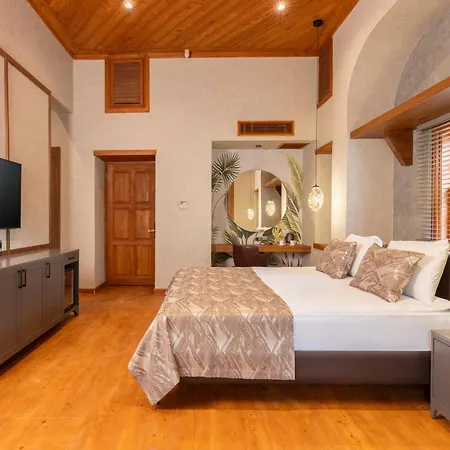 Dumos Hotel