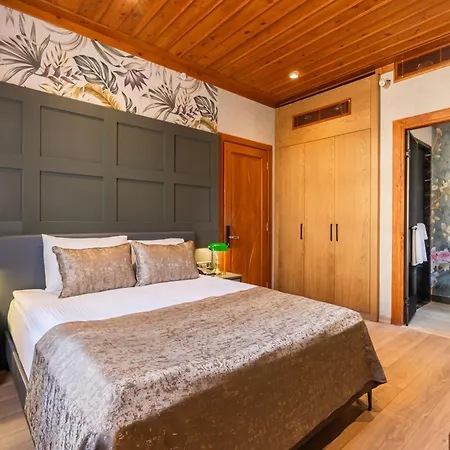 Dumos Hotel *